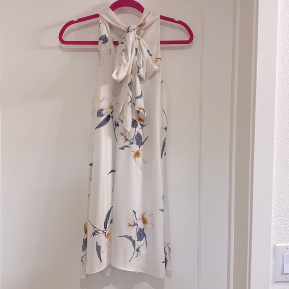 Cute Little Floral Dress - Picture 4 of 7